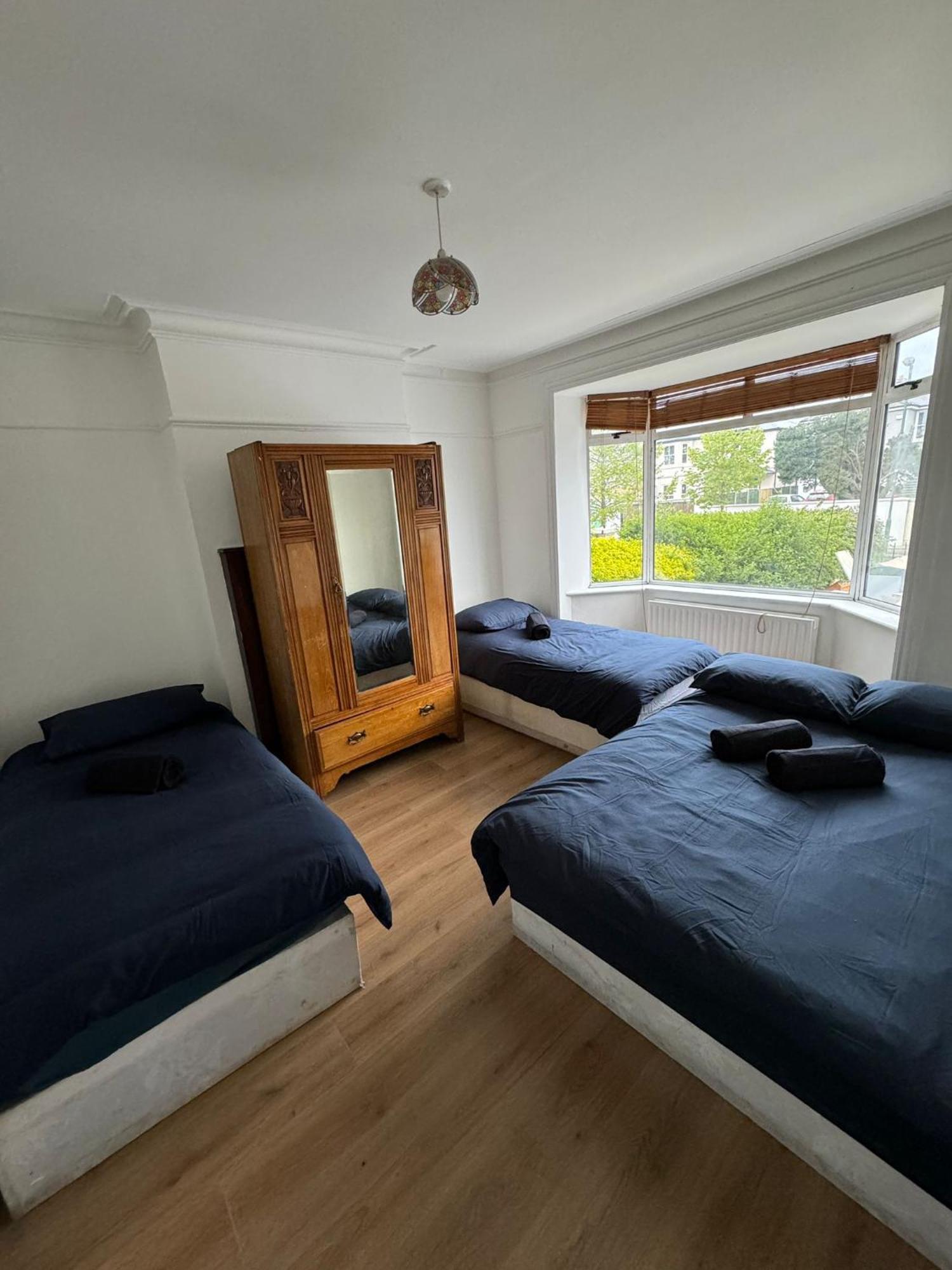 Big Family Room In Room At 2 Iveragh Rd-4 Dublin Eksteriør bilde